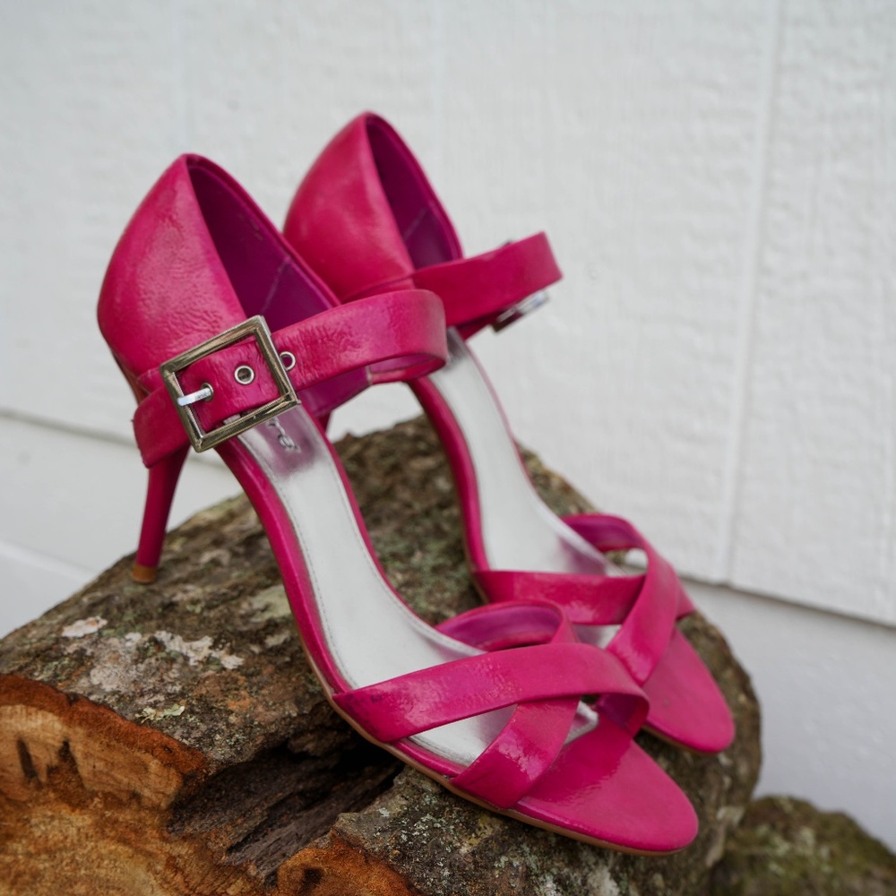 Fabulaire Fuchsia / Hot Pink High Heels, size 9.5 (wears like 9)